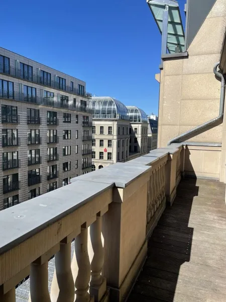 Im Herzen von Berlin! Hochwertig modernisierte Maisonettewohnung mit Top-Ausstattung! — photo 1